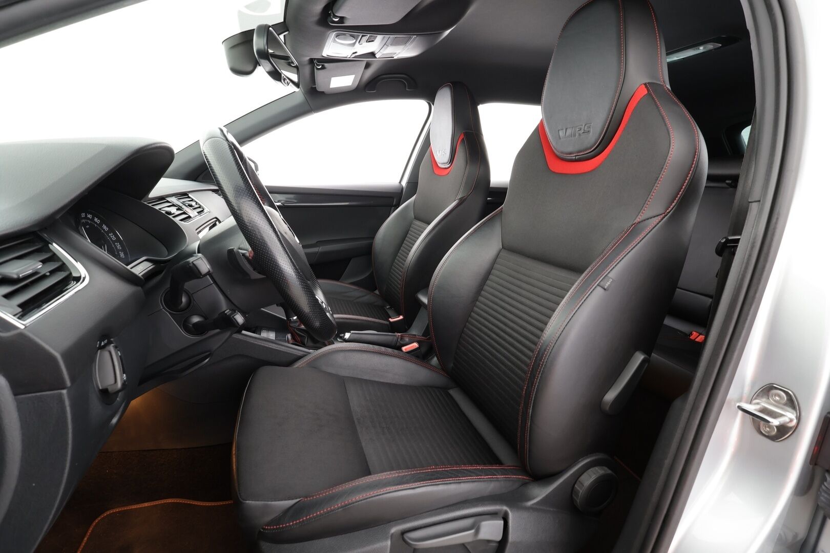 Skoda Octavia 2015 Combi 2,0 TDI RS DSG * Webasto / ACC / Xenon / P.tutkat / Bluetooth / Puolinahat / Keyless * - Suomi-auto / Kahdet renkaat - HULLU BLACKWEEK KORKOTARJOUS 2,49%