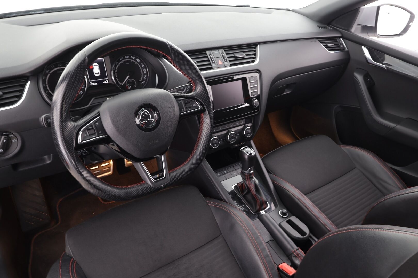 Skoda Octavia 2015 Combi 2,0 TDI RS DSG * Webasto / ACC / Xenon / P.tutkat / Bluetooth / Puolinahat / Keyless * - Suomi-auto / Kahdet renkaat - HULLU BLACKWEEK KORKOTARJOUS 2,49%