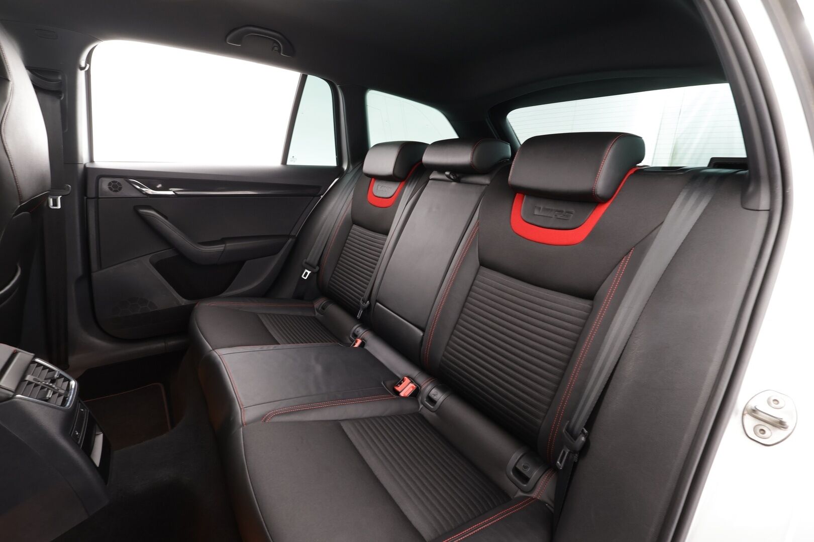 Skoda Octavia 2015 Combi 2,0 TDI RS DSG * Webasto / ACC / Xenon / P.tutkat / Bluetooth / Puolinahat / Keyless * - Suomi-auto / Kahdet renkaat