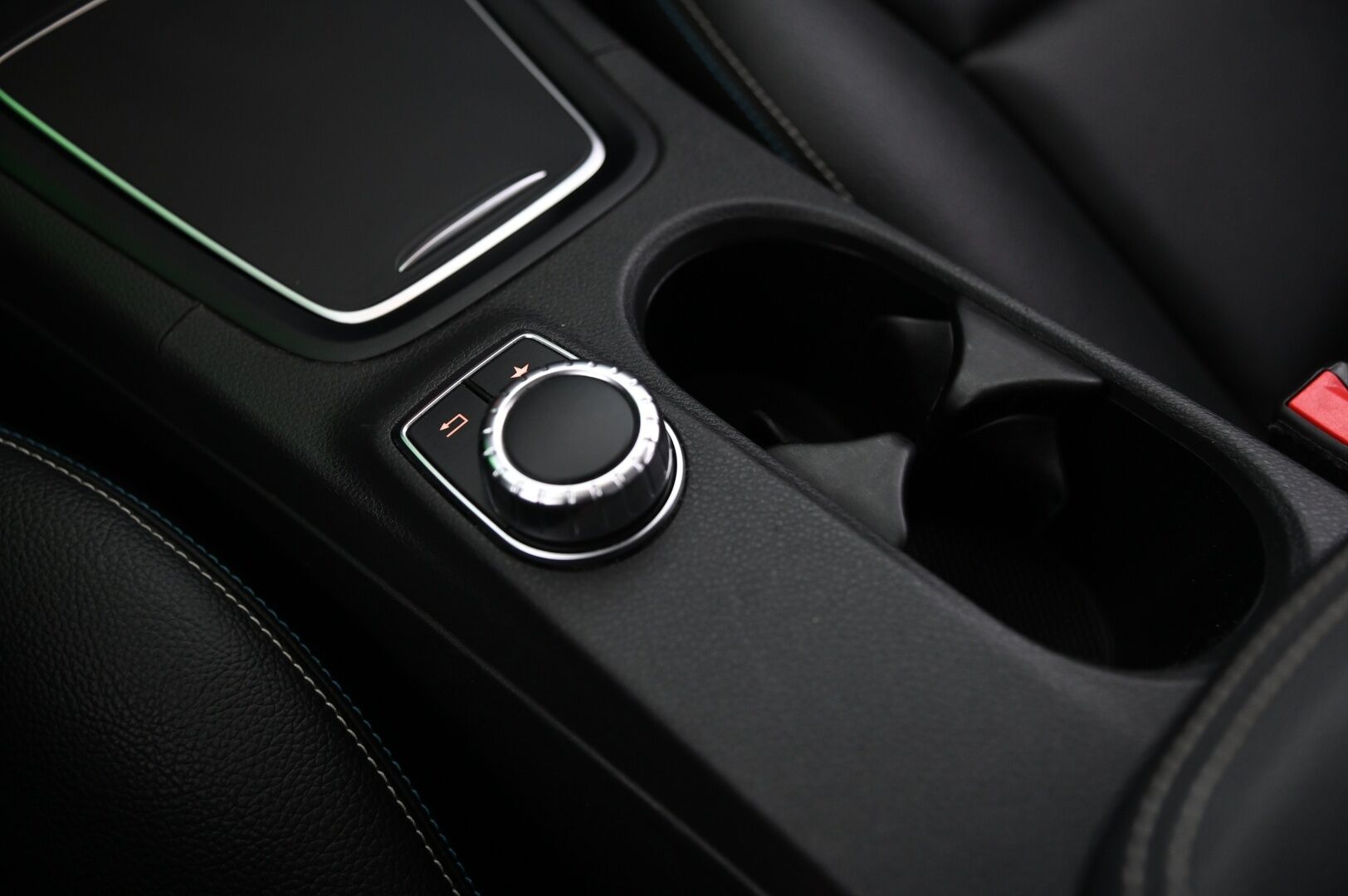 Mercedes-Benz B 2015 250e - *Webasto | Navi | Nahkasisusta | Akku kuntotarkastettu!*