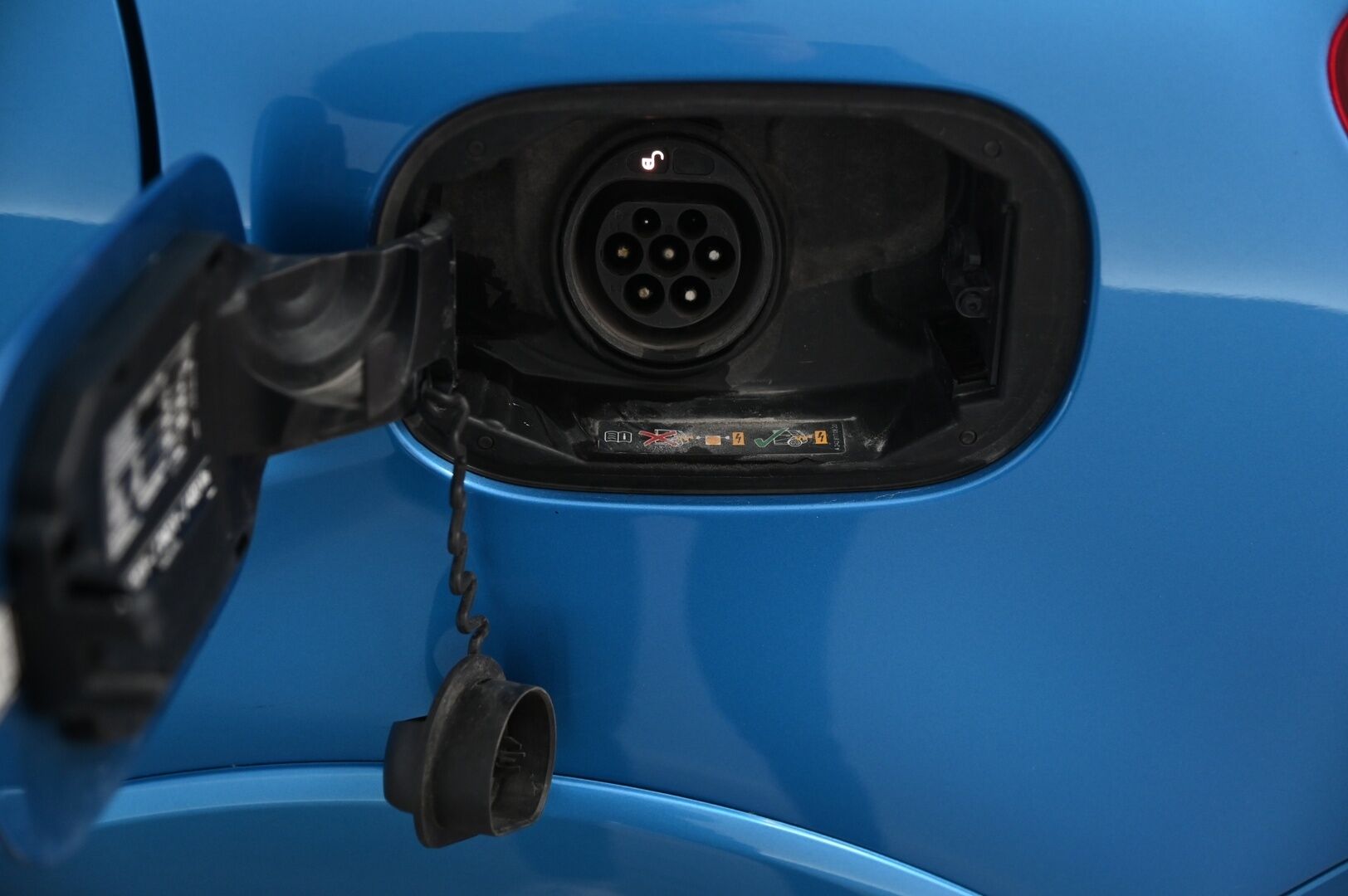 Mercedes-Benz B 2015 electric drive Farmari (AC) 5ov *Webasto / Navi / Nahkasisusta* - *Juuri saapunut! / 2x Renkaat alu-vantein* - HULLU BLACKWEEK KORKOTARJOUS 2,49%