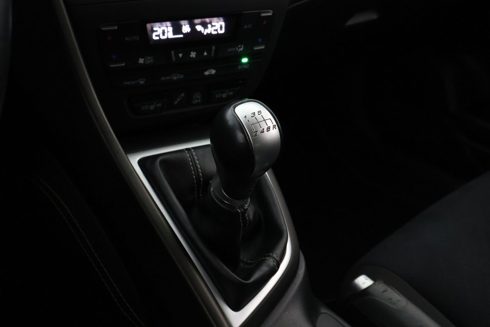 Honda Civic 2015 Tourer 1,8i Lifestyle Business HID * 1Om Suomiauto / Peruutuskamera / Bi-Xenon / ADS / Vetokoukku / Lohko & Sisäpistoke - Merkkihuollettu / Huippuvarusteet / Juuri tullut Tampereelle!