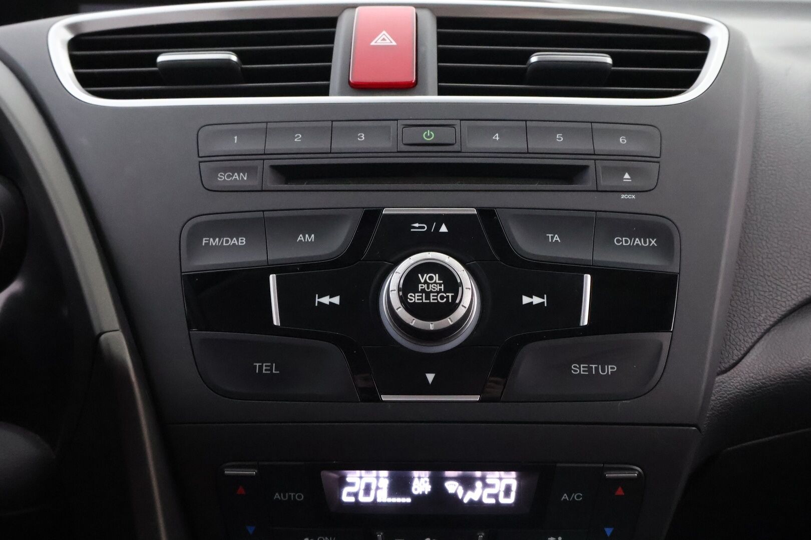 Honda Civic 2015 Tourer 1,8i Lifestyle Business HID * 1Om Suomiauto / Peruutuskamera / Bi-Xenon / ADS / Vetokoukku / Lohko & Sisäpistoke - Merkkihuollettu / Huippuvarusteet / Juuri tullut Tampereelle!