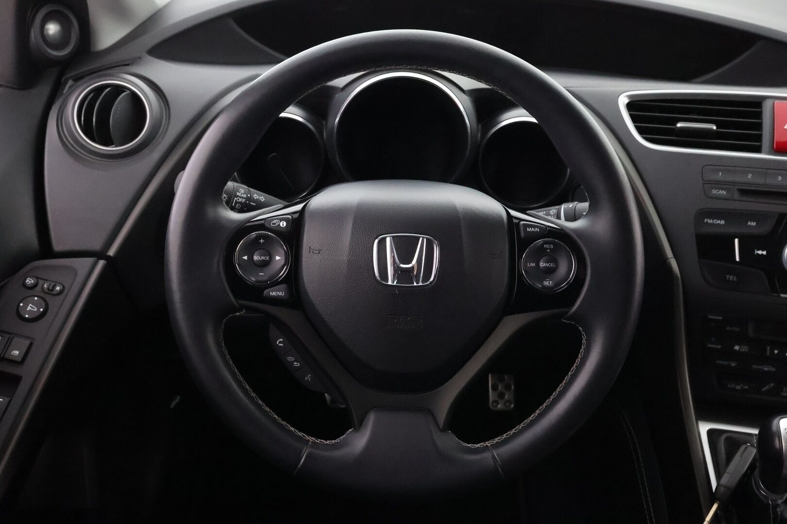 Honda Civic 2015 Tourer 1,8i Lifestyle Business HID * 1Om Suomiauto / Peruutuskamera / Bi-Xenon / ADS / Vetokoukku / Lohko & Sisäpistoke - Merkkihuollettu / Huippuvarusteet / Juuri tullut Tampereelle!