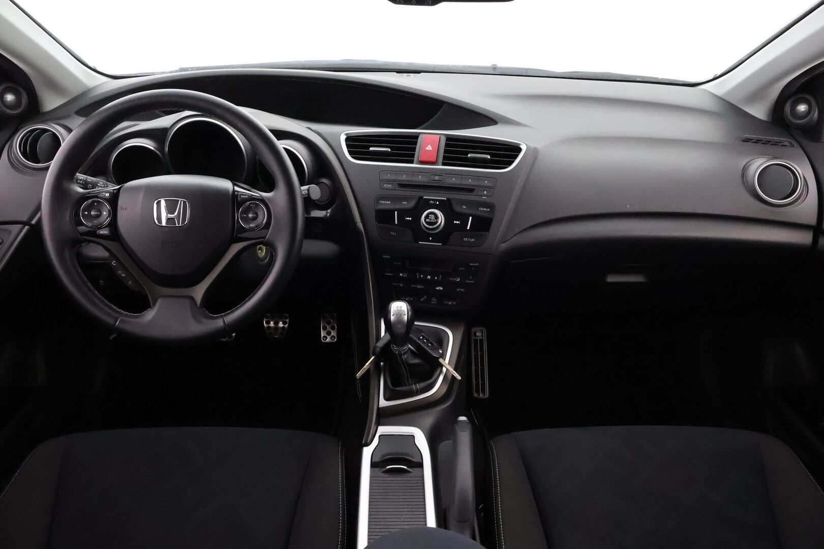 Honda Civic 2015 Tourer 1,8i Lifestyle Business HID * 1Om Suomiauto / Peruutuskamera / Bi-Xenon / ADS / Vetokoukku / Lohko & Sisäpistoke - Merkkihuollettu / Huippuvarusteet / Juuri tullut Tampereelle!