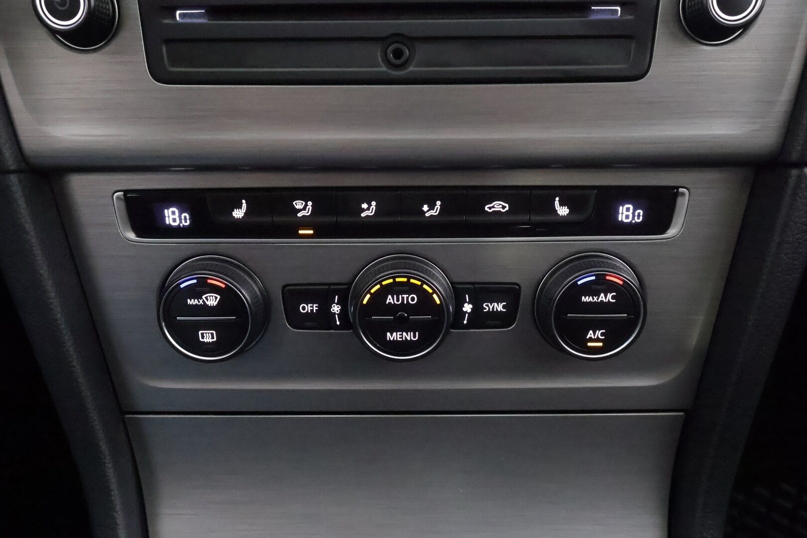 Volkswagen Golf 2015 Comfortline 1,6 TDI BLUEMOTION - 1.om | Suomi-auto | Vakkari | P-Tutkat | Sähköpeilit | Kahdet Michelin renkaat