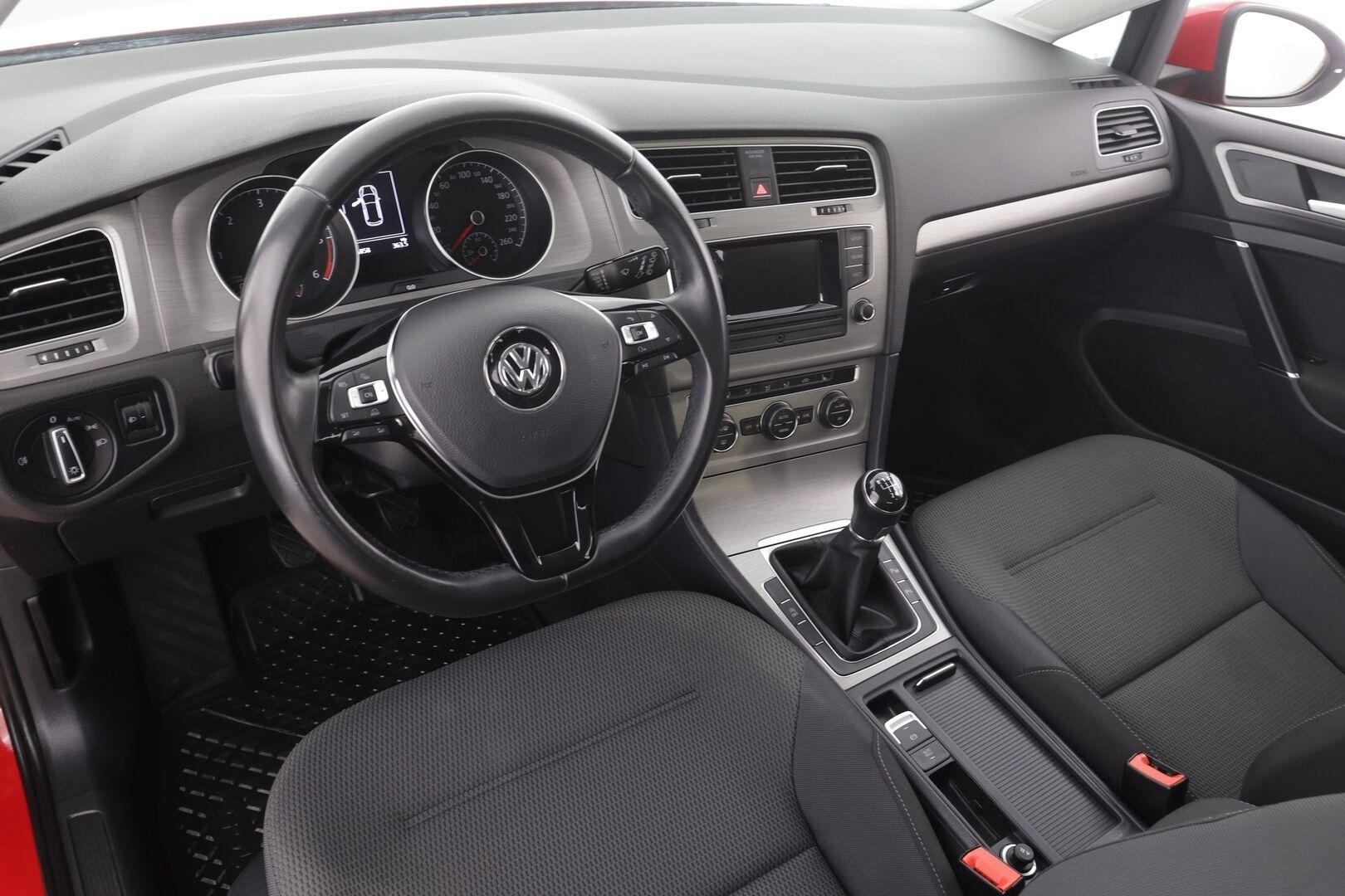 Volkswagen Golf 2015 Comfortline 1,6 TDI BLUEMOTION * 1.om Suomi-auto / Vakkari / P-Tutkat / Sähköpeilit / Kahdet renkaat * - Lohkolämmitin - HULLUT AVAJAISHULINAT KORKOTARJOUS 3,29 %