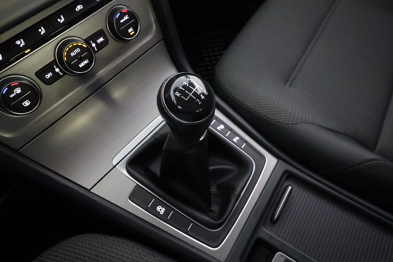 Volkswagen Golf 2015 Comfortline 1,6 TDI BLUEMOTION - 1.om | Suomi-auto | Vakkari | P-Tutkat | Sähköpeilit | Kahdet Michelin renkaat