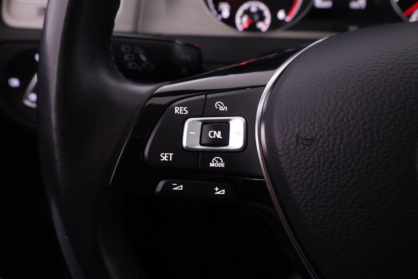 Volkswagen Golf 2015 Comfortline 1,6 TDI BLUEMOTION - 1.om | Suomi-auto | Vakkari | P-Tutkat | Sähköpeilit | Kahdet Michelin renkaat