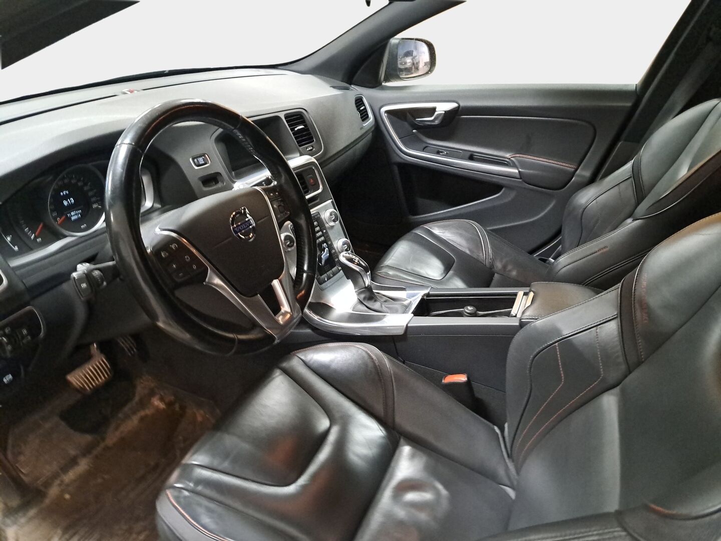 Volvo V60 2015 D4 Ocean Race Business aut *Webasto / Koukku / Ratinlämmitin / Lämpölasi* - Suomi-auto / Hyvä huoltohistoria / Siisti kuntoinen!