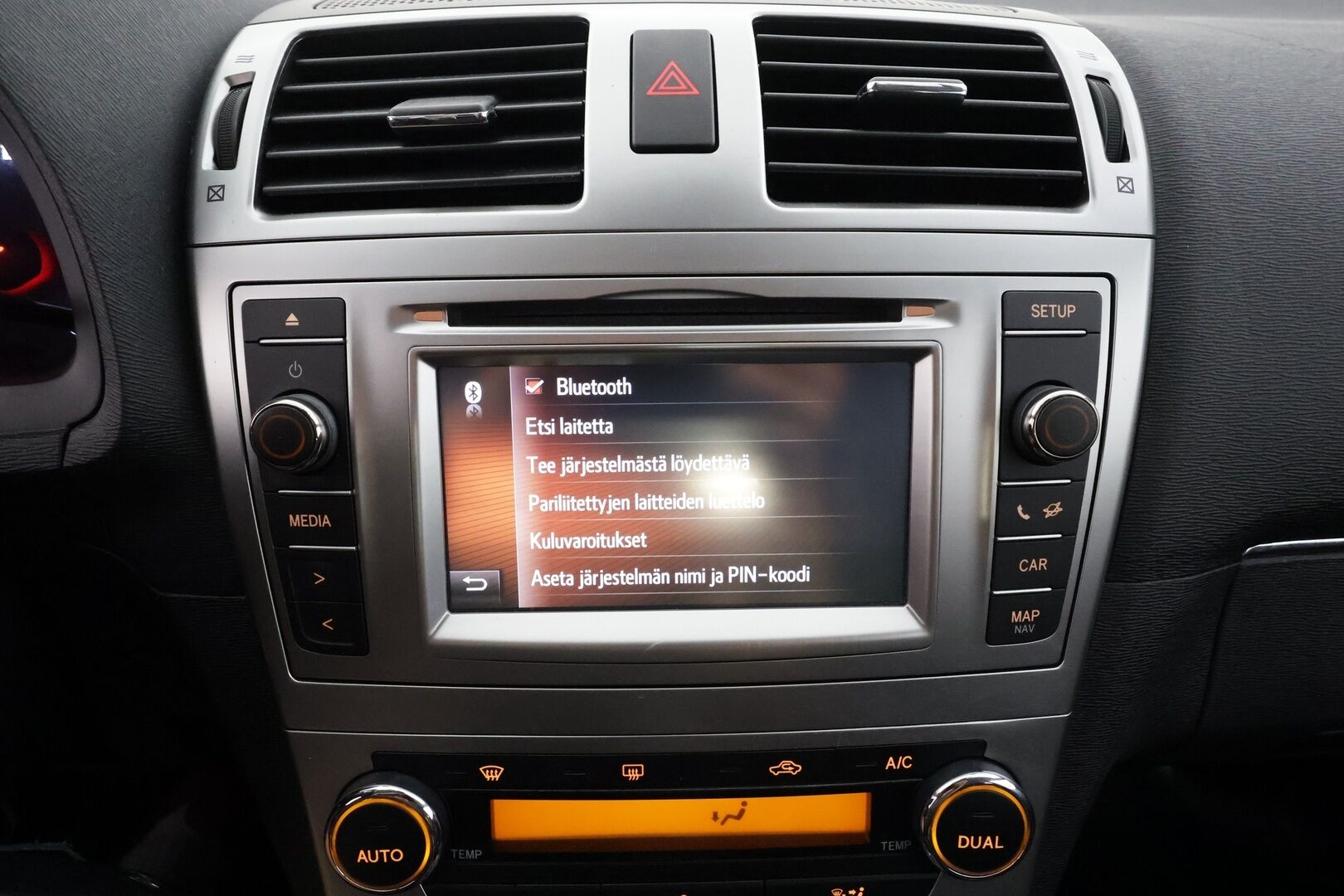 Toyota Avensis 2015 1,8 Valvematic Active Edition 4ov Multidrive S - | Xenon | Navi | Nahka-alcantara | P.kamera | BT | Lohko+sisälämmitin | Vakkari | Aut. ilmastointi | Hyvä huoltokirja | 2x renkaat aluin | 