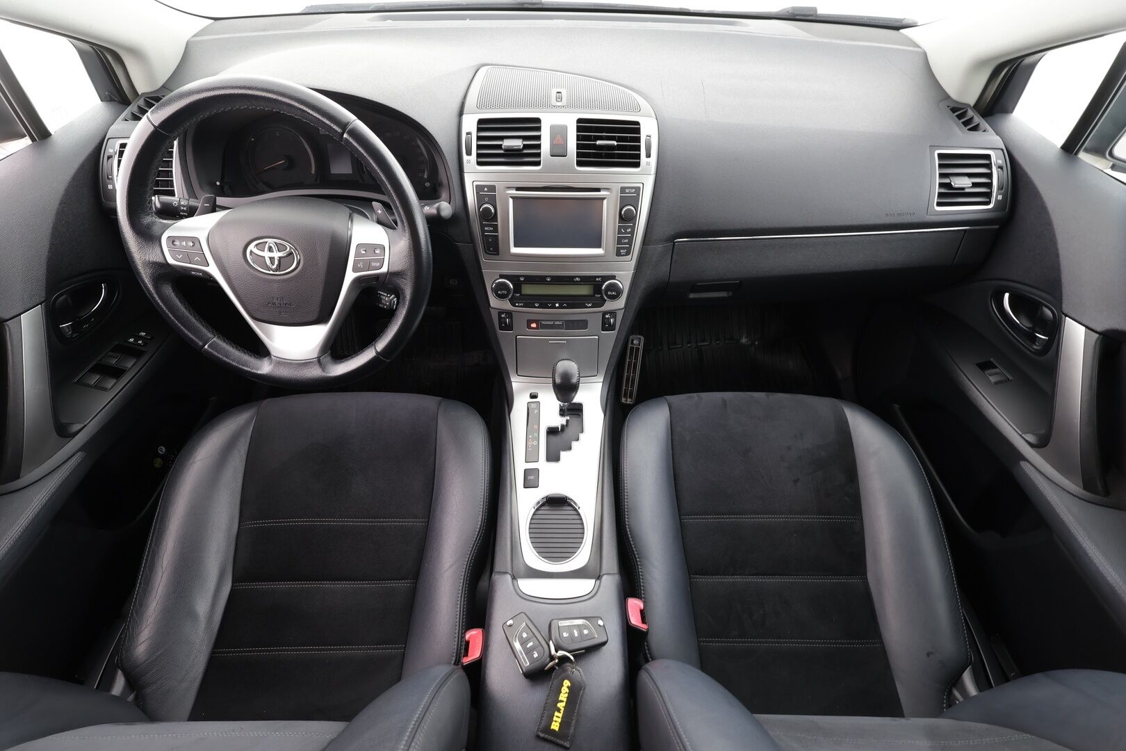 Toyota Avensis 2015 1,8 Valvematic Active Edition 4ov Multidrive S - | Xenon | Navi | Nahka-alcantara | P.kamera | BT | Lohko+sisälämmitin | Vakkari | Aut. ilmastointi | Hyvä huoltokirja | 2x renkaat aluin | 