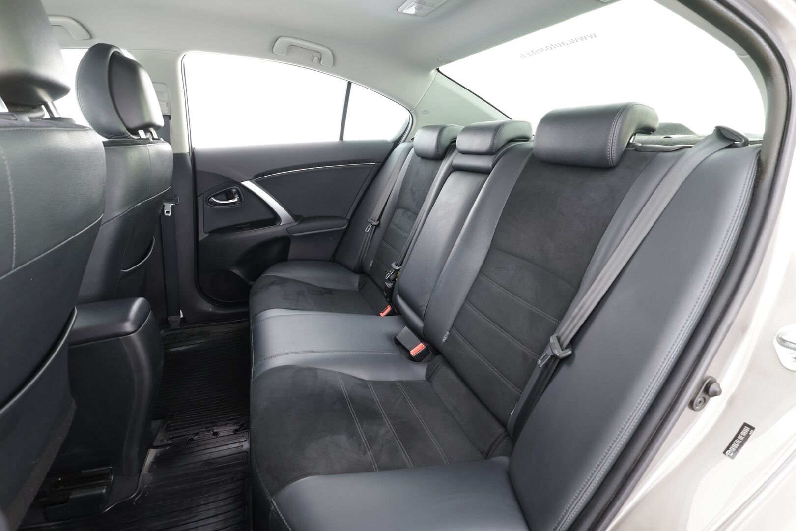 Toyota Avensis 2015 1,8 Valvematic Active Edition 4ov Multidrive S - | Xenon | Navi | Nahka-alcantara | P.kamera | BT | Lohko+sisälämmitin | Vakkari | Aut. ilmastointi | Hyvä huoltokirja | 2x renkaat aluin | 