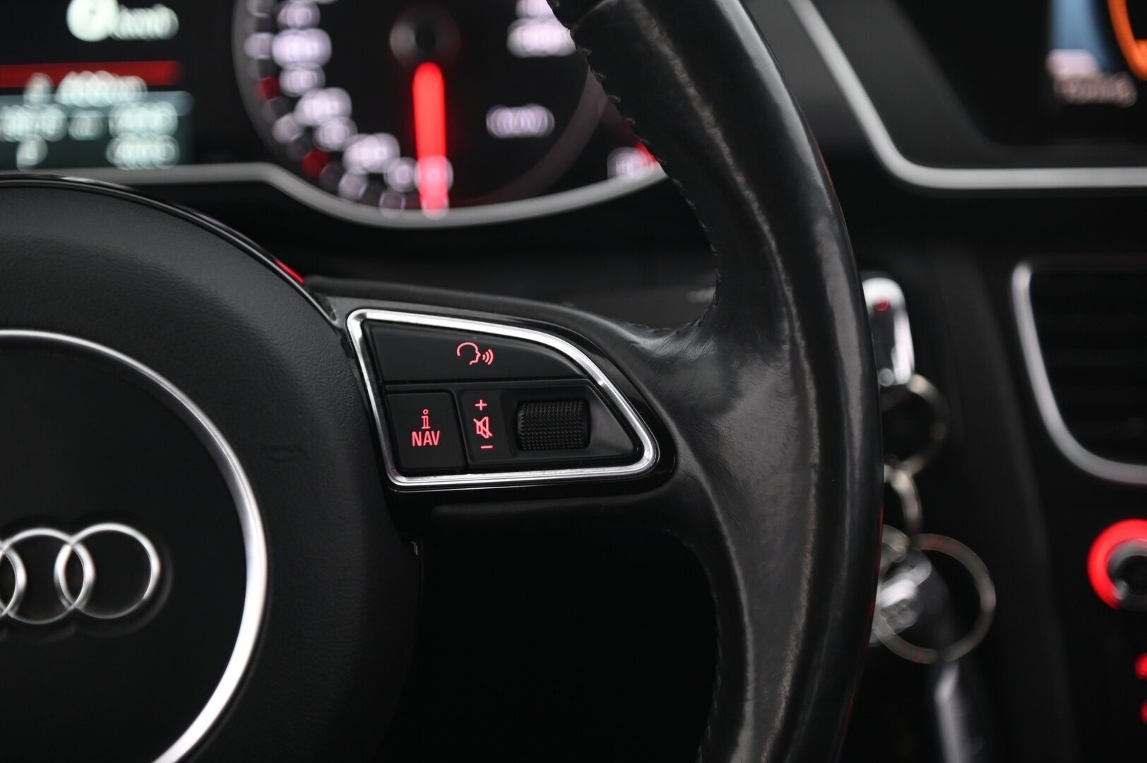 Audi A4 allroad quattro 2015 Land of Edition 2,0 TDI 140 kW / Suomiauto / Vakkari / Webasto / Vetokoukku - * Hieno yksilö! Fiksut huollot / Jakohihna vaihdettu 2024 * - HULLUT AVAJAISHULINAT KORKOTARJOUS 3,29 %