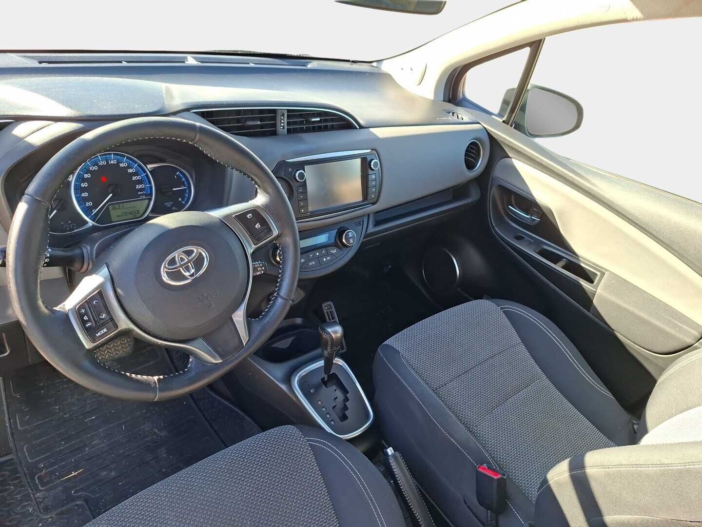 Toyota Yaris 2015 1,5 Hybrid AQUA 5ov - | Suomi auto | P.kamera | Erikoisväri | Ilmastointi | 