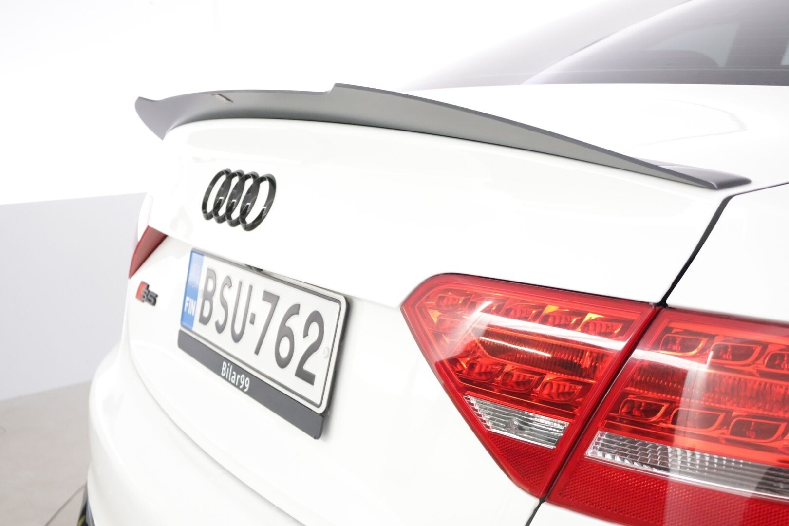 Audi S5 2010 4,2 V8 FSI 260 kW quattro tiptronic-autom. ** Panorama / B&O / Carplay / PA-lämmitin / P.kamera / Muistinahat / Lohko ** - AITO MURISEVA V8 / 2x renkaat