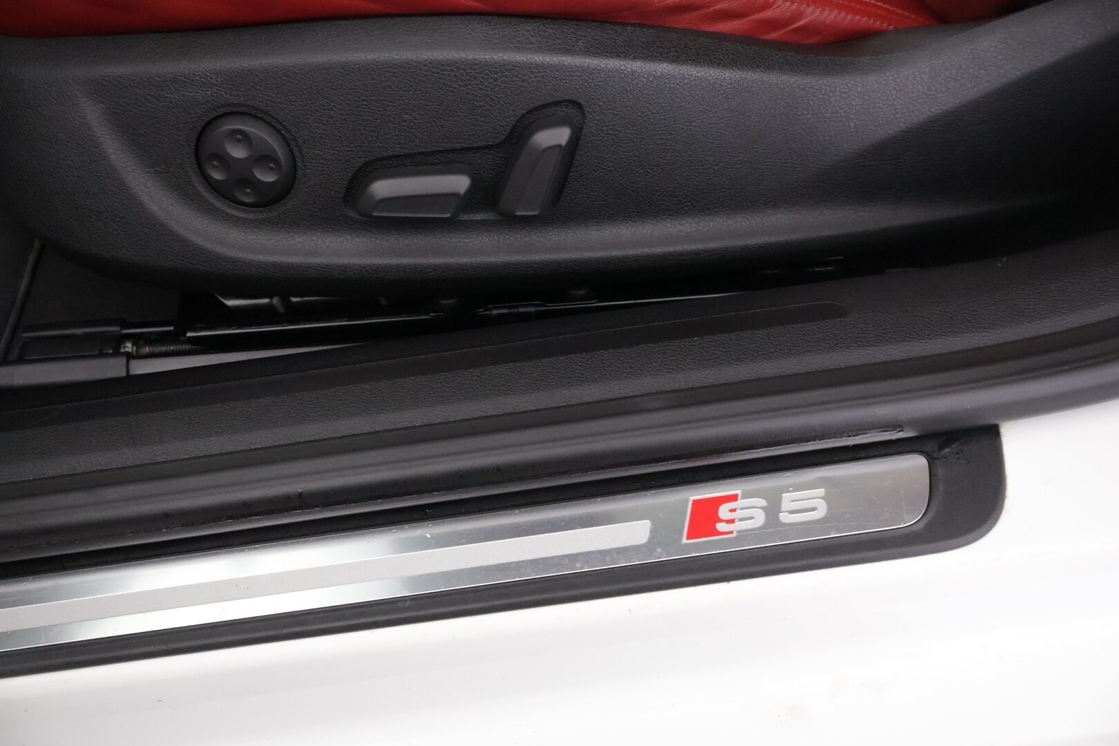 Audi S5 2010 4,2 V8 FSI 260 kW quattro tiptronic-autom. ** Panorama / B&O / Carplay / PA-lämmitin / P.kamera / Muistinahat / Lohko ** - AITO MURISEVA V8 / 2x renkaat