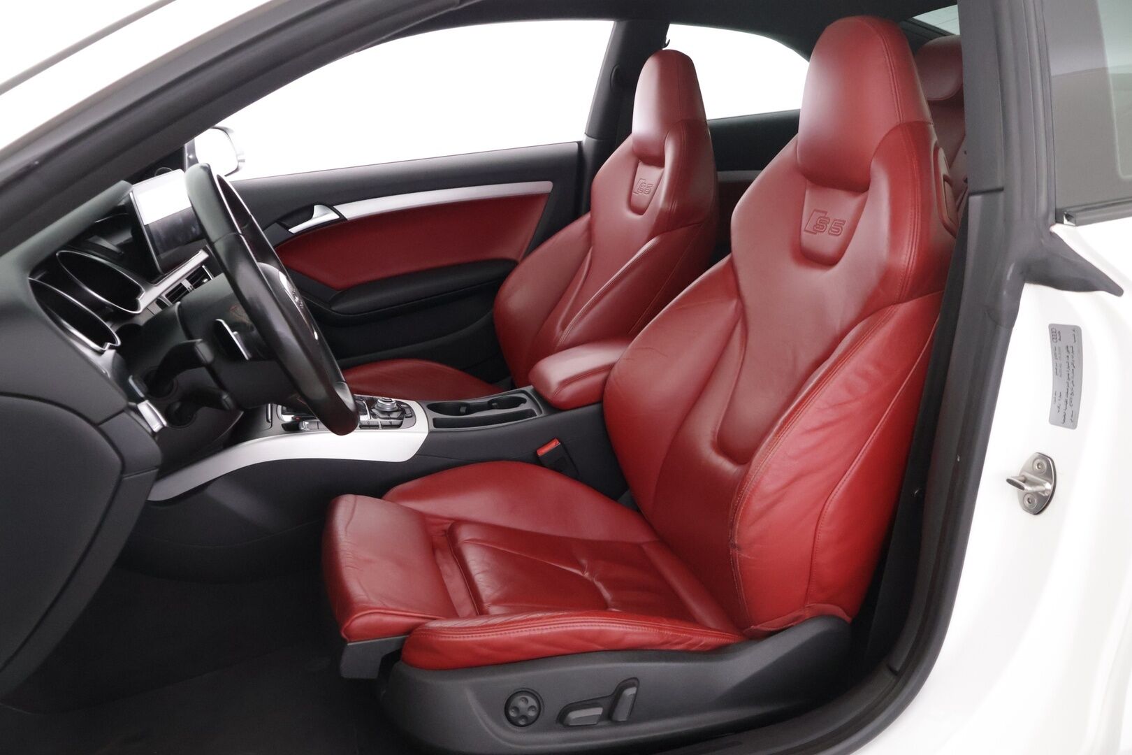 Audi S5 2010 4,2 V8 FSI 260 kW quattro tiptronic-autom. ** Panorama / B&O / Carplay / PA-lämmitin / P.kamera / Muistinahat / Lohko ** - AITO MURISEVA V8 / 2x renkaat