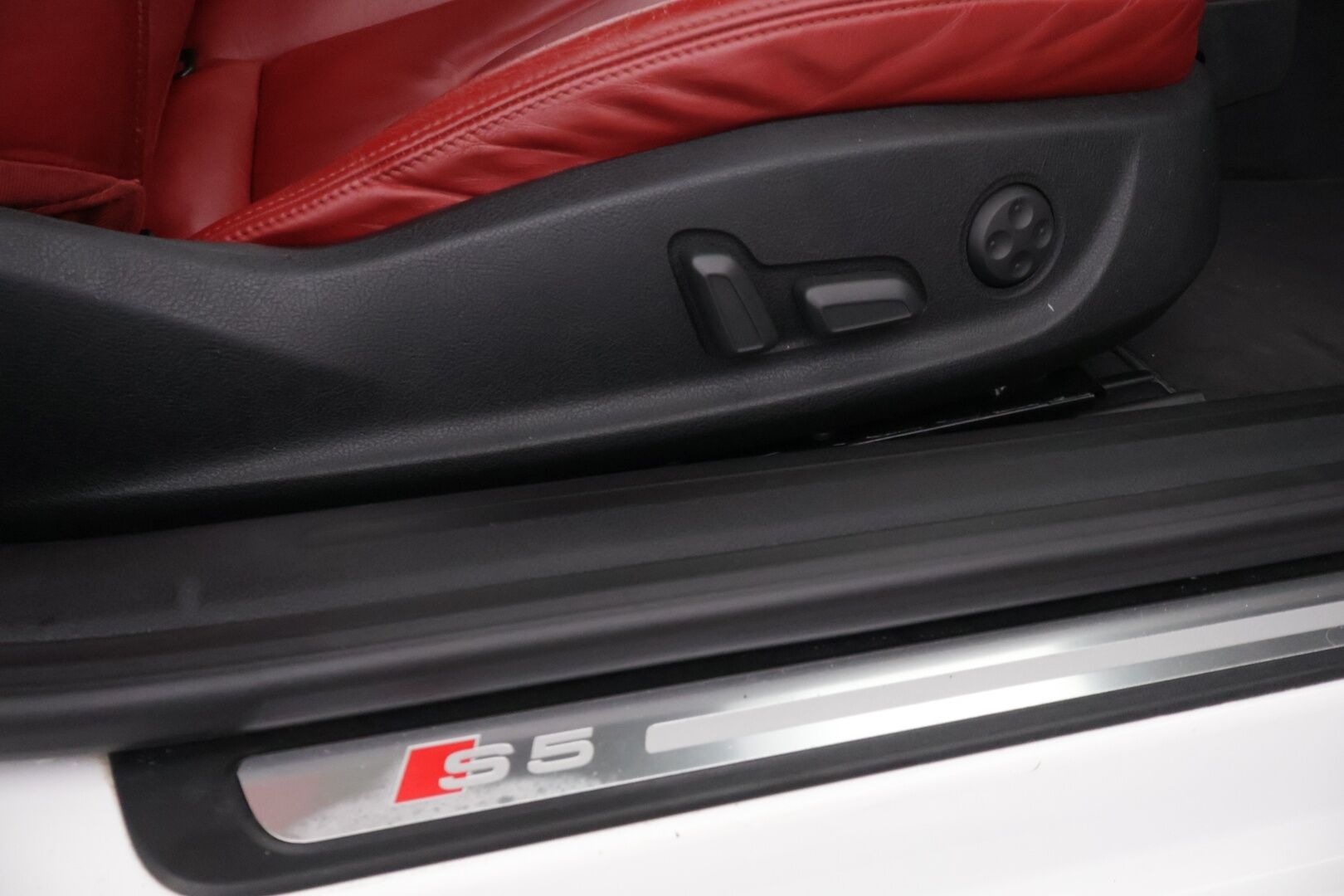 Audi S5 2010 4,2 V8 FSI 260 kW quattro tiptronic-autom. ** Panorama / B&O / Carplay / PA-lämmitin / P.kamera / Muistinahat / Lohko ** - AITO MURISEVA V8 / 2x renkaat