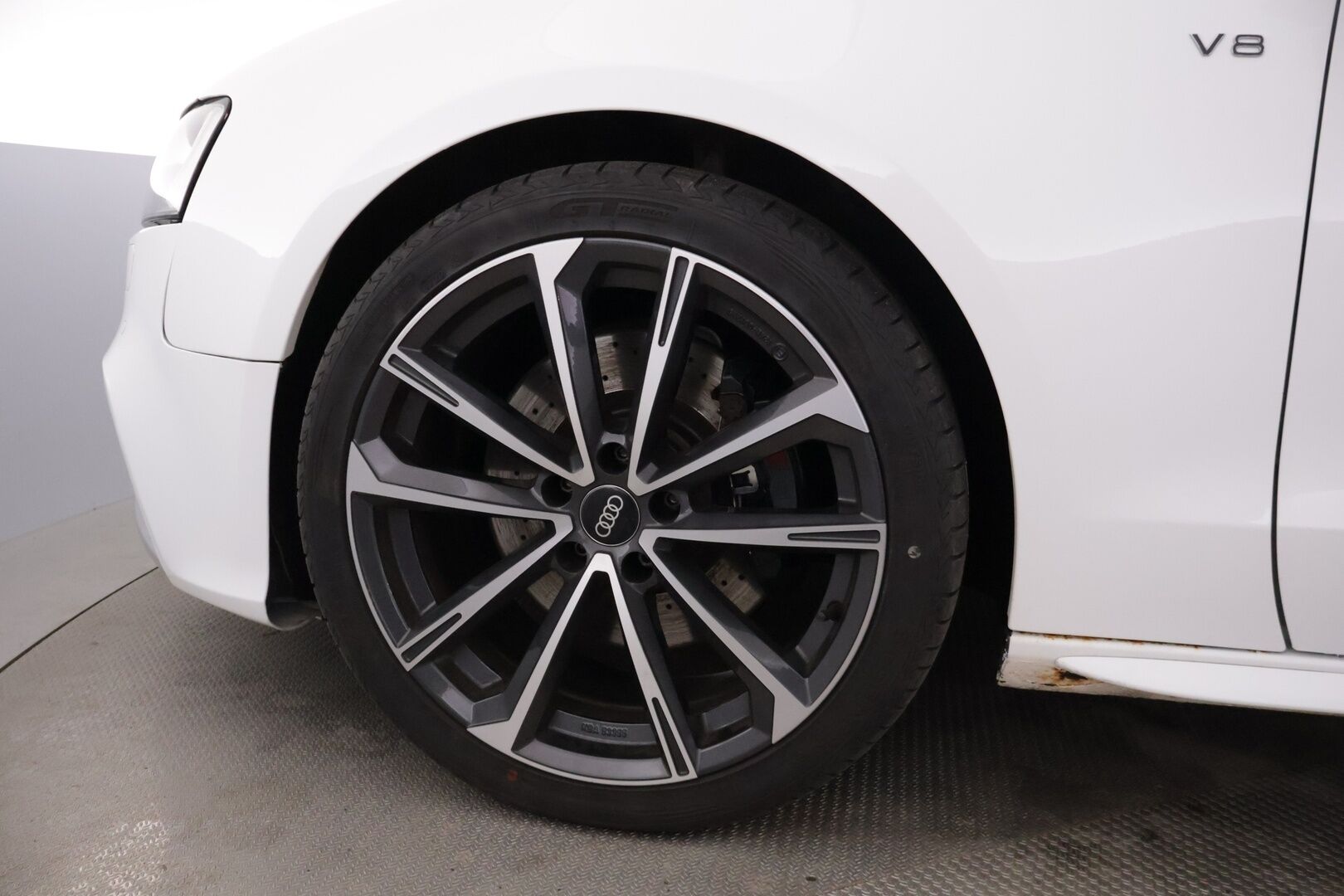 Audi S5 2010 4,2 V8 FSI 260 kW quattro tiptronic-autom. ** Panorama / B&O / Carplay / PA-lämmitin / P.kamera / Muistinahat / Lohko ** - AITO MURISEVA V8 / 2x renkaat