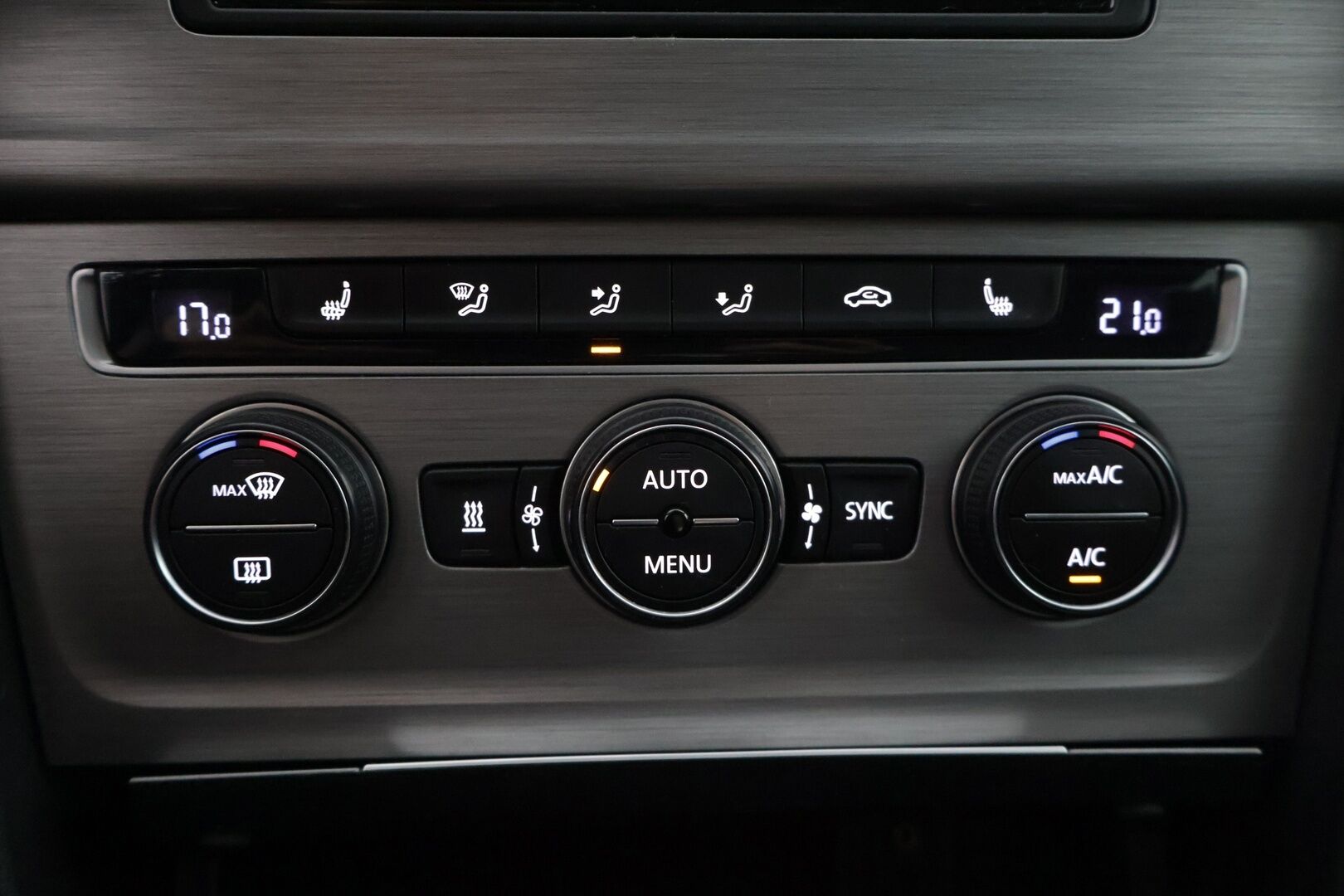 Volkswagen Golf 2015 Variant Comfortline Edition 40 1,2 TSI 77 kW (105 hv) BMT DSG-automaatti * Webasto / Koukku / P-tutkat / Vakionopeudensäädin / Bluetooth - Koukullinen Suomi-auto, Kansan auto!