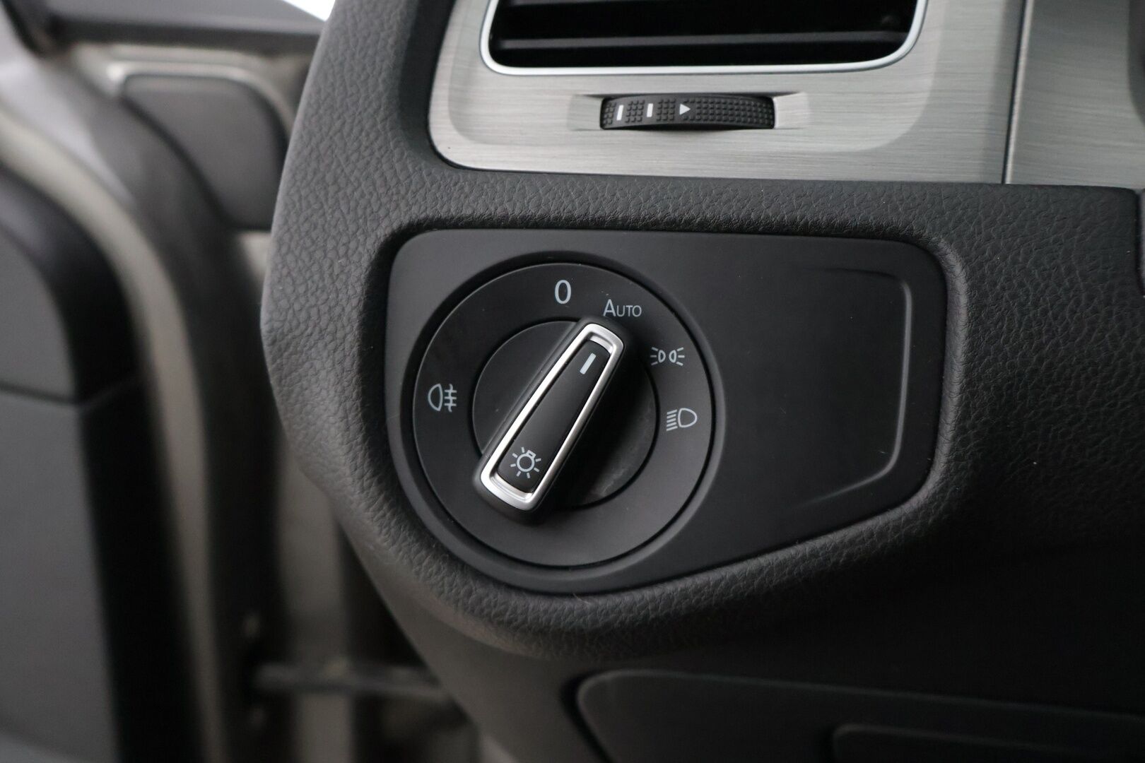 Volkswagen Golf 2015 Variant Comfortline Edition 40 1,2 TSI 77 kW (105 hv) BMT DSG-automaatti * Webasto / Koukku / P-tutkat / Vakionopeudensäädin / Bluetooth - Koukullinen Suomi-auto, Kansan auto!