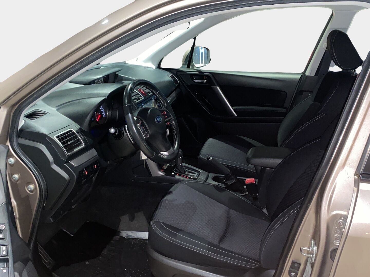 Subaru Forester 2015 2,0 XS TD CVT * Suomiauto / Webasto / Vetokoukku / Peruutuskamera - 2x Renkaat alkuperäisvantein / Juuri tullut Tampereelle!
