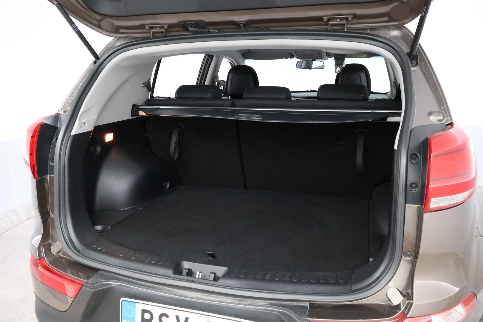 Kia Sportage 2014 1,6 ISG Urban LX EcoDynamics * Suomiauto / Vetokoukku / Lohko&Sisäpistoke / Vakkari / Metalliväri - Ilmastointi / 2x Renkaat / Juuri tullut Tampereelle! - HULLU BLACKWEEK KORKOTARJOUS 2,49%