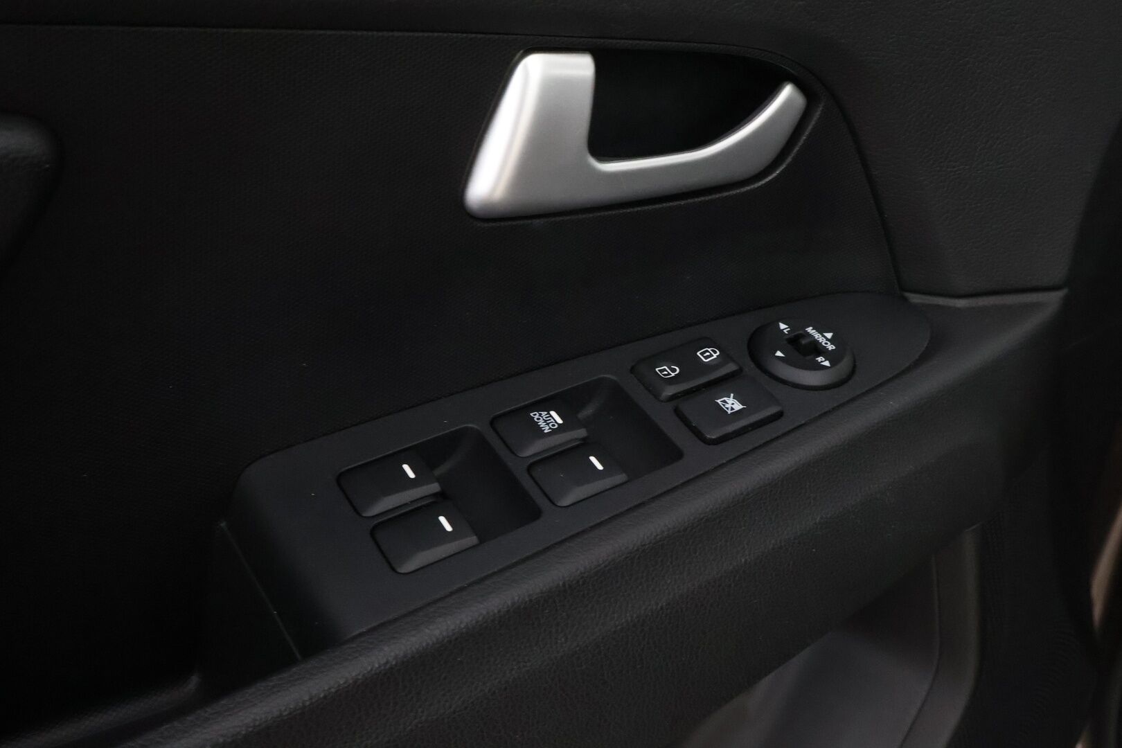 Kia Sportage 2014 1,6 ISG Urban LX EcoDynamics * Suomiauto / Vetokoukku / Lohko&Sisäpistoke / Vakkari / Metalliväri - Ilmastointi / 2x Renkaat / Juuri tullut Tampereelle! - HULLU BLACKWEEK KORKOTARJOUS 2,49%