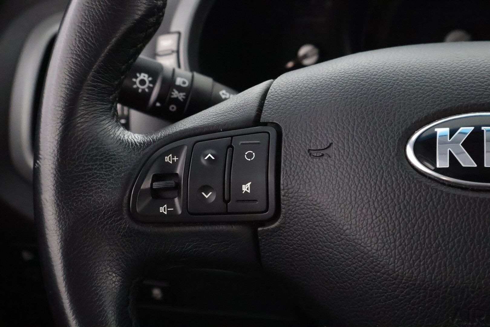 Kia Sportage 2014 1,6 ISG Urban LX EcoDynamics * Suomiauto / Vetokoukku / Lohko&Sisäpistoke / Vakkari / Metalliväri - Ilmastointi / 2x Renkaat / Juuri tullut Tampereelle! - HULLU BLACKWEEK KORKOTARJOUS 2,49%