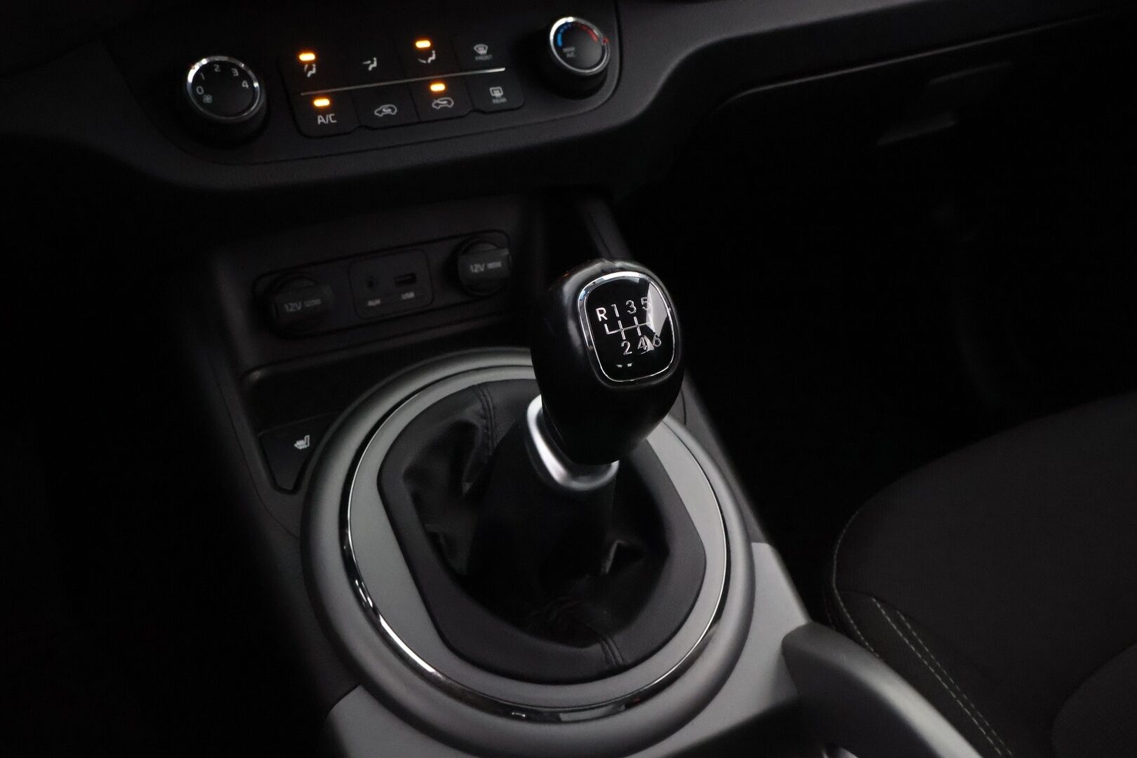 Kia Sportage 2014 1,6 ISG Urban LX EcoDynamics * Suomiauto / Vetokoukku / Lohko&Sisäpistoke / Vakkari / Metalliväri - Ilmastointi / 2x Renkaat / Juuri tullut Tampereelle! - HULLU BLACKWEEK KORKOTARJOUS 2,49%