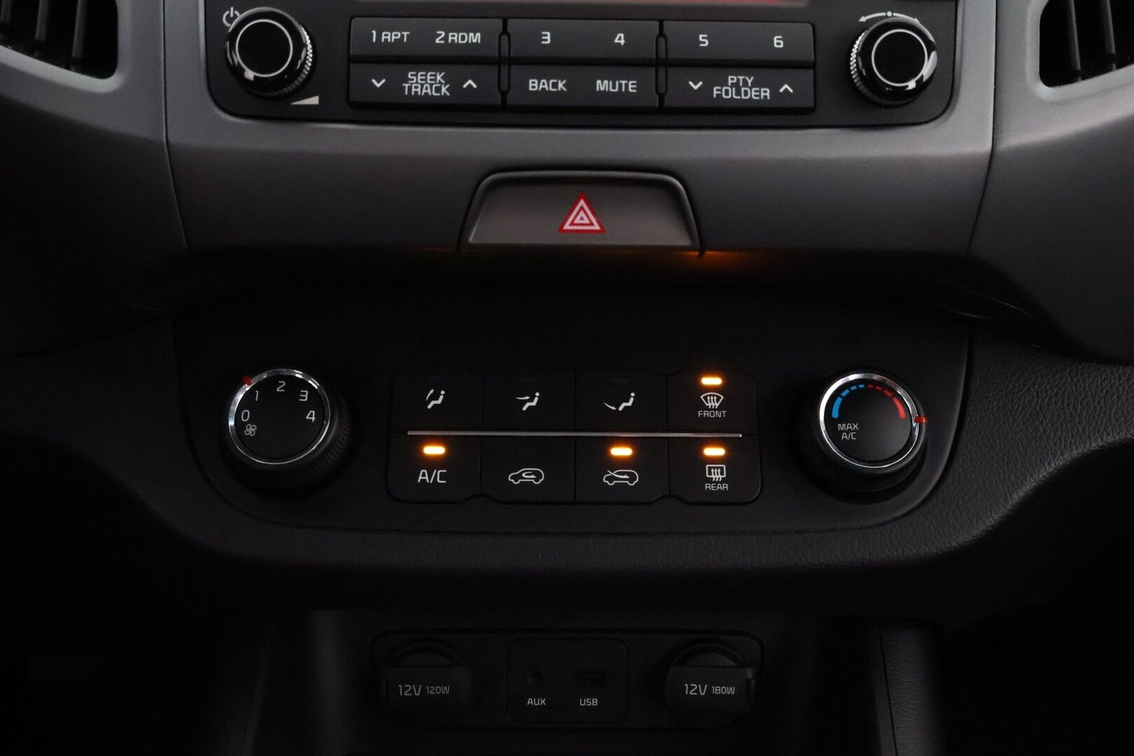 Kia Sportage 2014 1,6 ISG Urban LX EcoDynamics * Suomiauto / Vetokoukku / Lohko&Sisäpistoke / Vakkari / Metalliväri - Ilmastointi / 2x Renkaat / Juuri tullut Tampereelle! - HULLU BLACKWEEK KORKOTARJOUS 2,49%