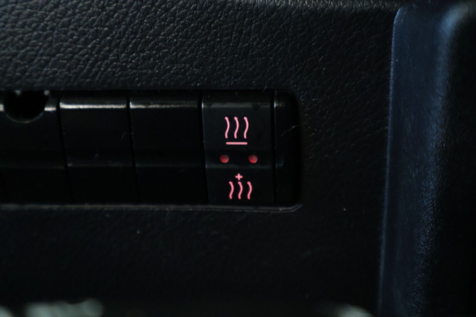 Volkswagen Crafter 2015 32 PRO 2,0 TDI 120 kW 3665 "City" *- YritysOutlet - Myydään vain yrityksille* Nostin/ 8+1 Paikkainen / Nahkapenkit ** - **Kahdet hyvät renkaat / Carsport / Sähköinen liukuovi**