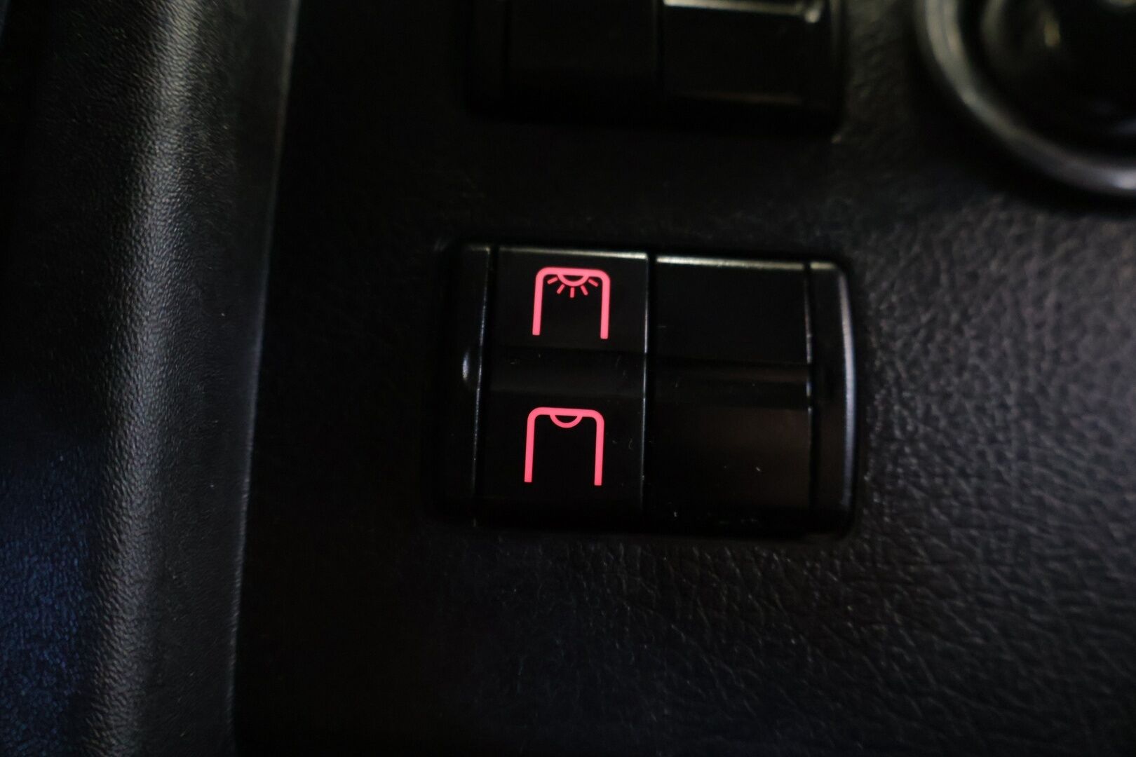 Volkswagen Crafter 2015 32 PRO 2,0 TDI 120 kW 3665 "City" *- YritysOutlet - Myydään vain yrityksille* Nostin/ 8+1 Paikkainen / Nahkapenkit ** - **Kahdet hyvät renkaat / Carsport / Sähköinen liukuovi**