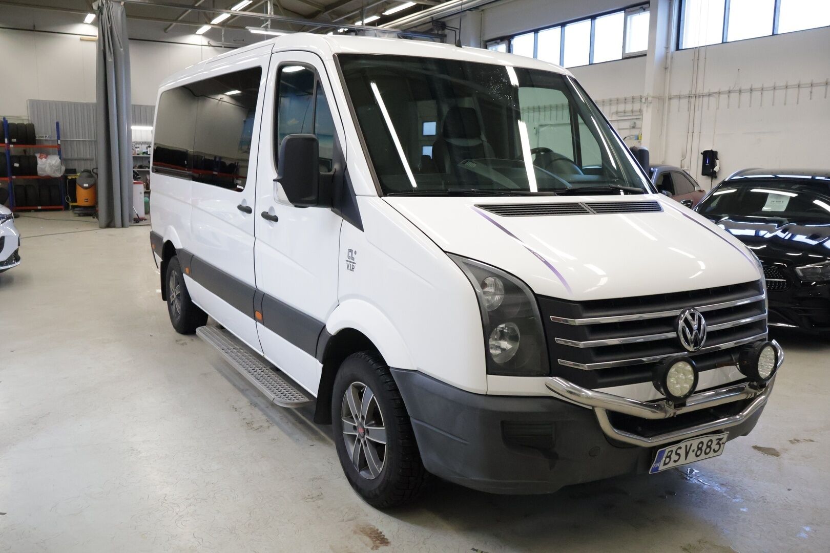 Volkswagen Crafter 2015 32 PRO 2,0 TDI 120 kW 3665 "City" *- YritysOutlet - Myydään vain yrityksille* Nostin/ 8+1 Paikkainen / Nahkapenkit ** - **Kahdet hyvät renkaat / Carsport / Sähköinen liukuovi**