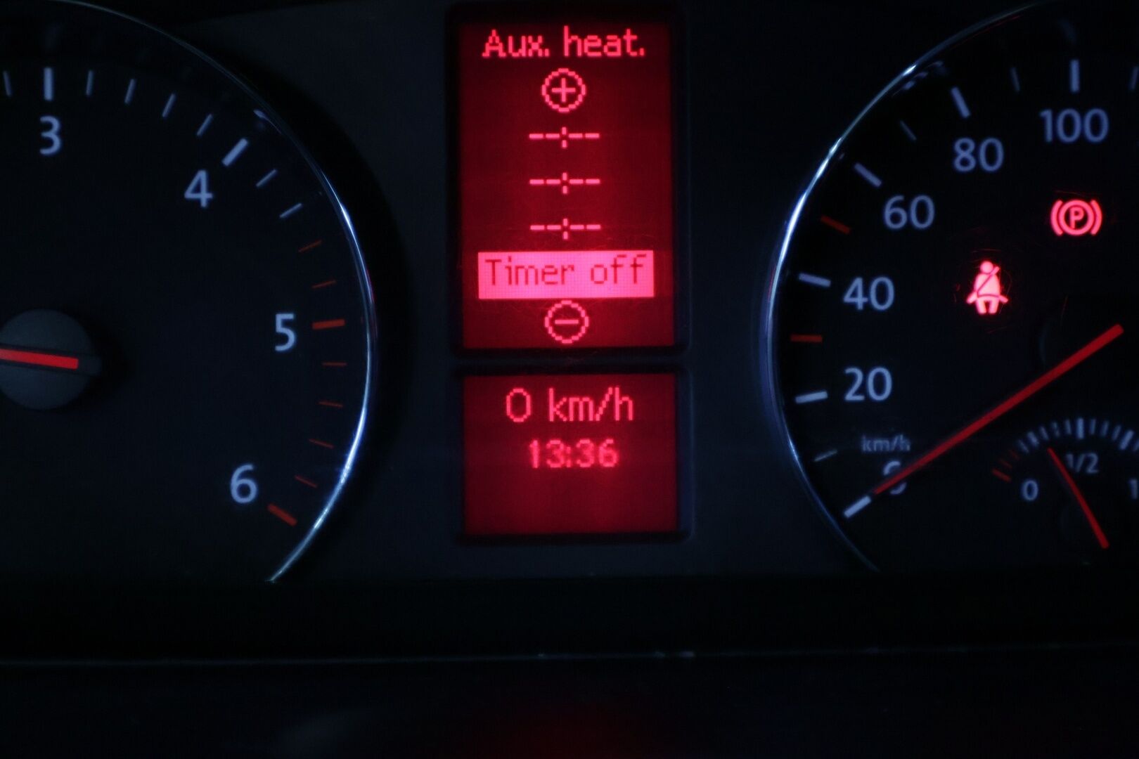 Volkswagen Crafter 2015 32 PRO 2,0 TDI 120 kW 3665 "City" *- YritysOutlet - Myydään vain yrityksille* Nostin/ 8+1 Paikkainen / Nahkapenkit ** - **Kahdet hyvät renkaat / Carsport / Sähköinen liukuovi**