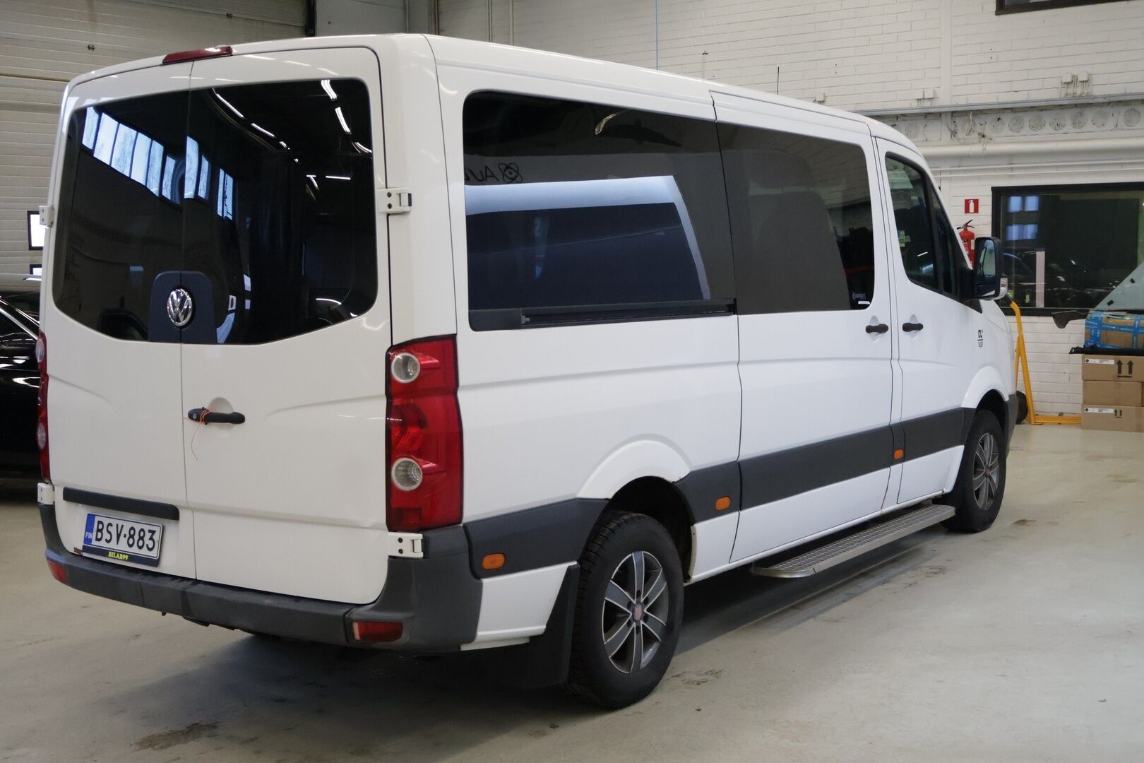 Volkswagen Crafter 2015 32 PRO 2,0 TDI 120 kW 3665 "City" *- YritysOutlet - Myydään vain yrityksille* Nostin/ 8+1 Paikkainen / Nahkapenkit ** - **Kahdet hyvät renkaat / Carsport / Sähköinen liukuovi**