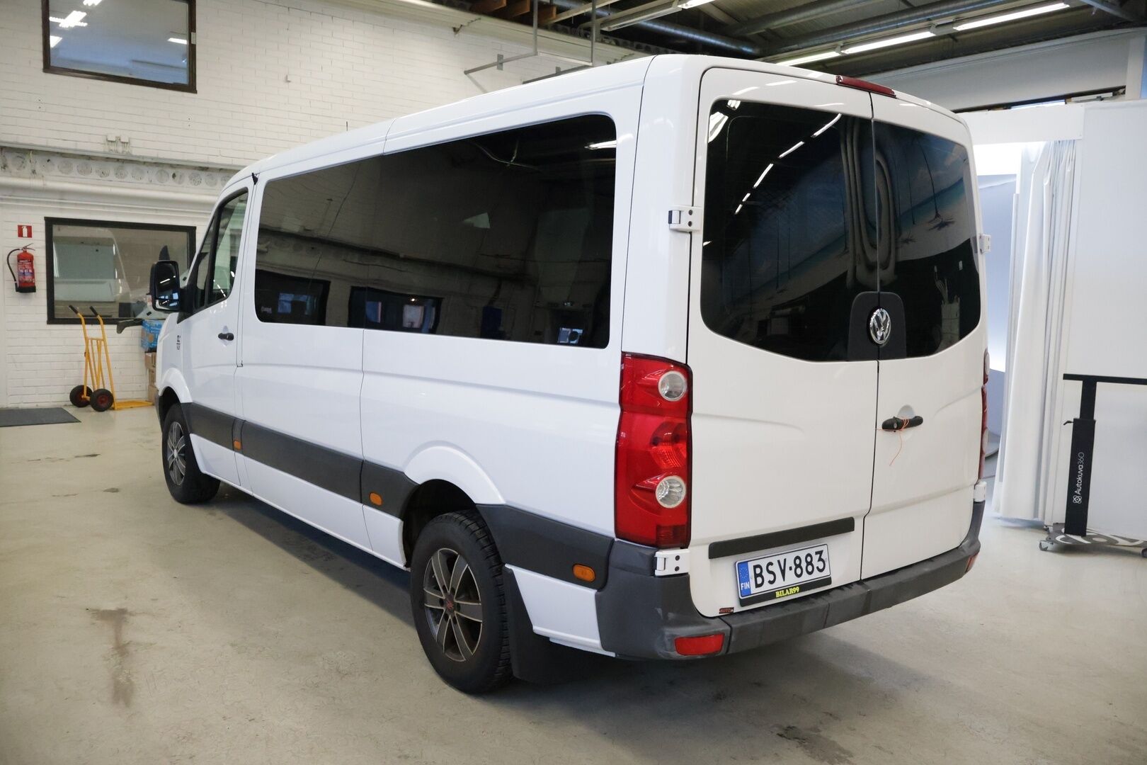 Volkswagen Crafter 2015 32 PRO 2,0 TDI 120 kW 3665 "City" *- YritysOutlet - Myydään vain yrityksille* Nostin/ 8+1 Paikkainen / Nahkapenkit ** - **Kahdet hyvät renkaat / Carsport / Sähköinen liukuovi**