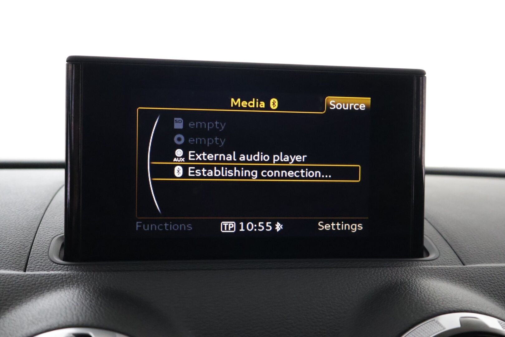 Audi A3 2015 Sedan Business Sport 1,4 TFSI COD 110 kW ultra S tronic - Koukku | Vakkari | Tutka | Bluetooth | Upea väri | Kahdet renkaat vanteineen | Suomi-auto