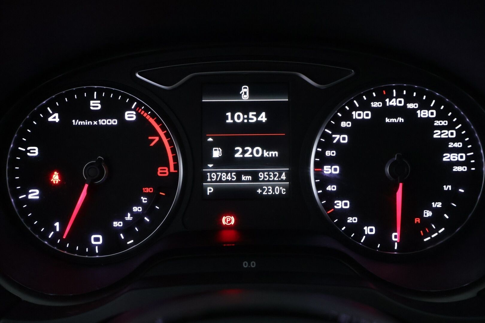 Audi A3 2015 Sedan Business Sport 1,4 TFSI COD 110 kW ultra S tronic - Koukku | Vakkari | Tutka | Bluetooth | Upea väri | Kahdet renkaat vanteineen | Suomi-auto