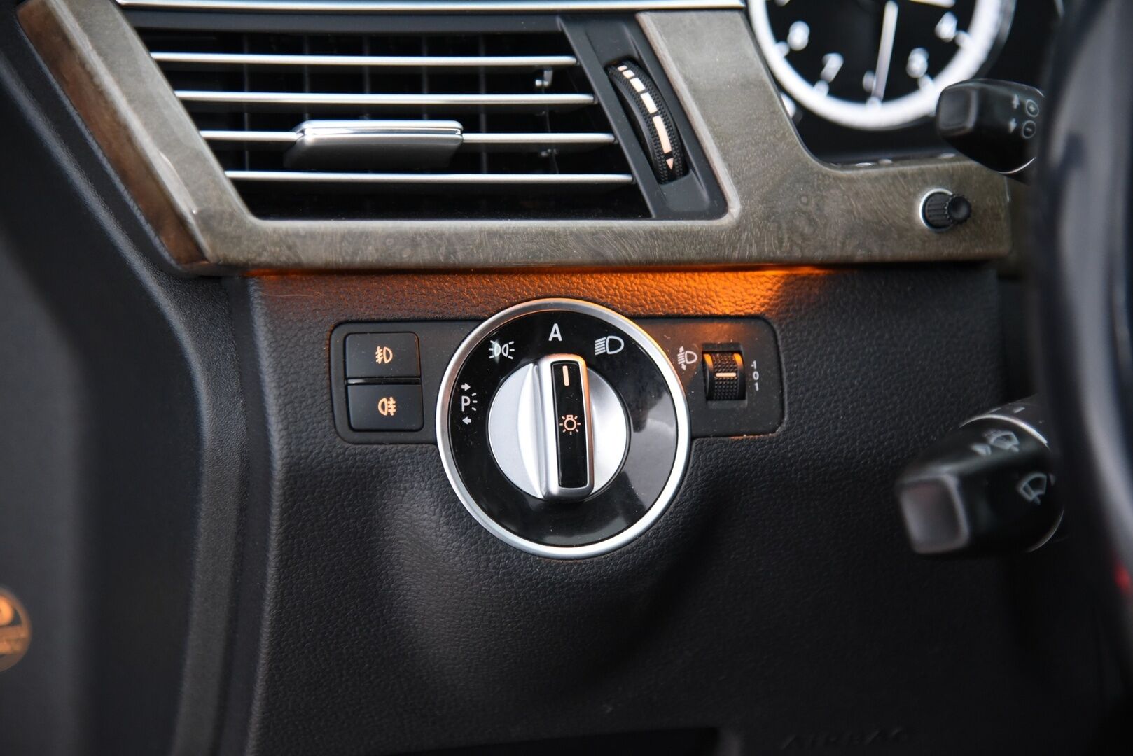 Mercedes-Benz E 2011 E 220 CDI Farmari (AC) 5ov 2143cm3 A / Myydään huutokaupat.com:issa! - Myydään vain Huutokaupat.com:issa! 