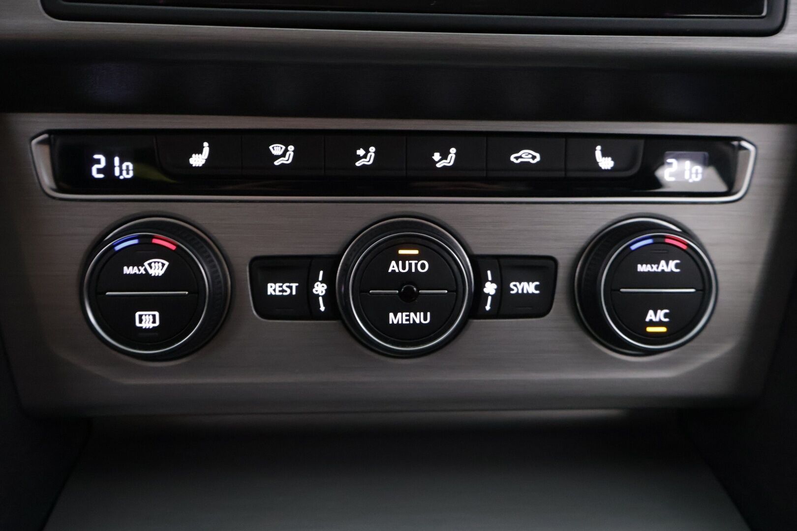 Volkswagen Passat 2015 Variant Trendline 1,4 TSI 92 kW (125 hv) BlueMotion Technology *Ledit / Vakkari / Navi / lohko!* - *Ledit / Vakkari / Navi / lohko!*