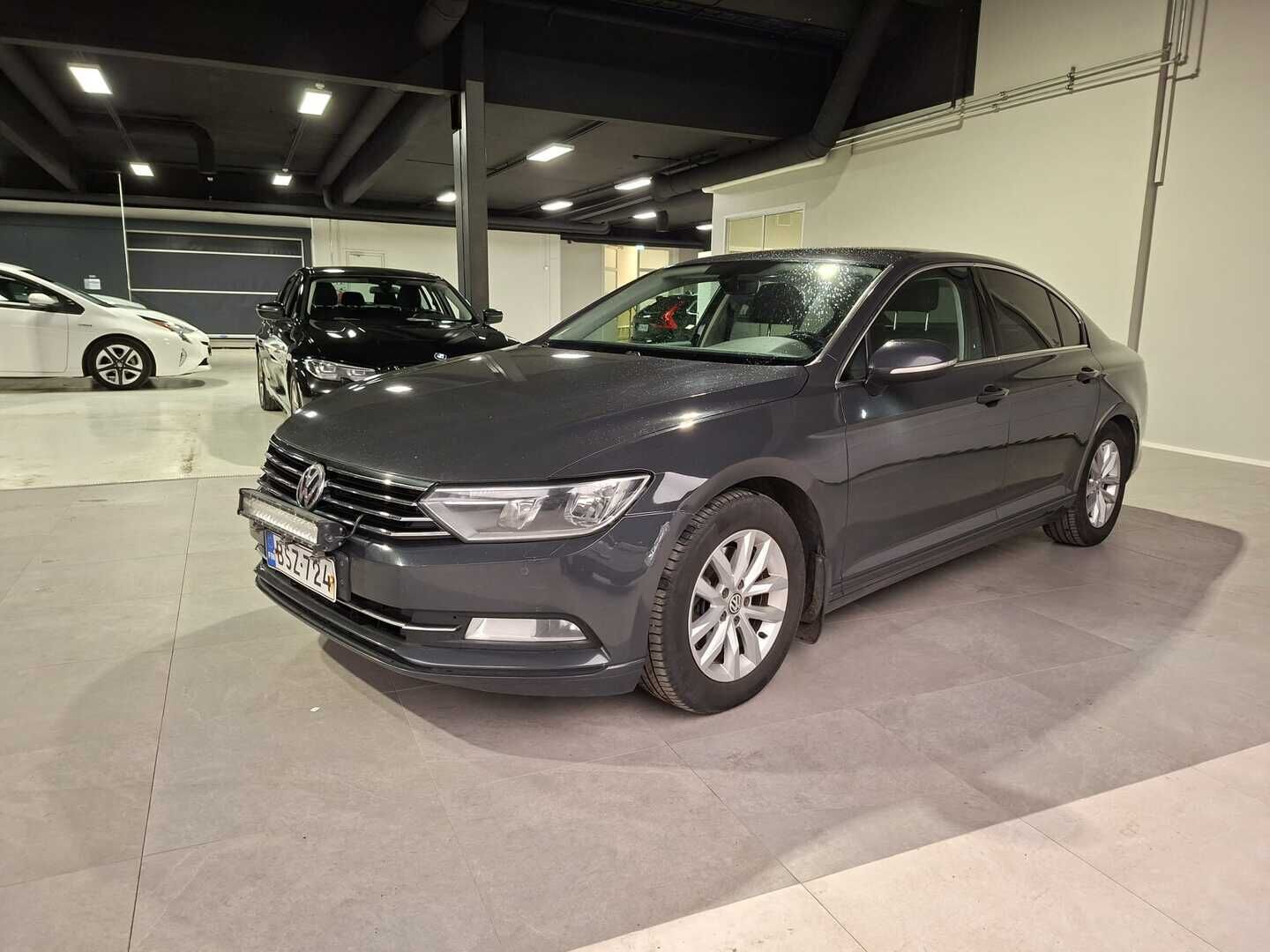 Volkswagen Passat 2015 Sedan Comfortline 1,6 TDI 88 kW *Myydään huutokaupat.com* - *Webasto / Koukku / Ergocomfort / Led-lisävalo!*