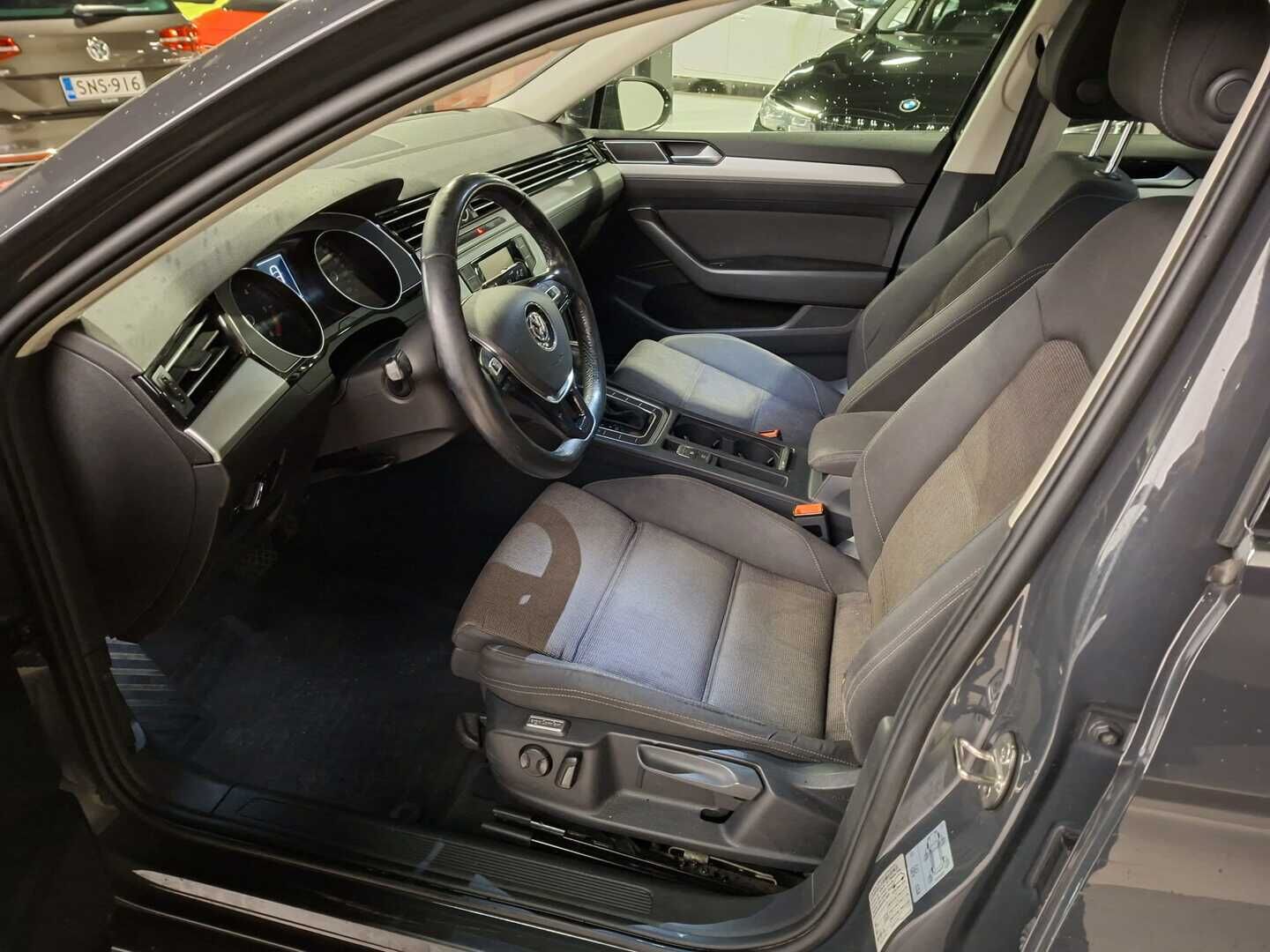 Volkswagen Passat 2015 Sedan Comfortline 1,6 TDI 88 kW *Myydään huutokaupat.com* - *Webasto / Koukku / Ergocomfort / Led-lisävalo!*