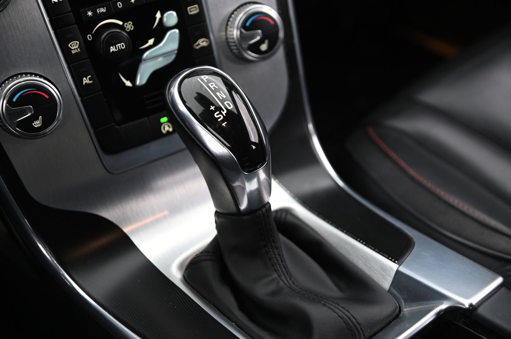Volvo V60 2015 D4 Ocean Race Business aut *YritysOutlet - Myydään vain yrityksille*