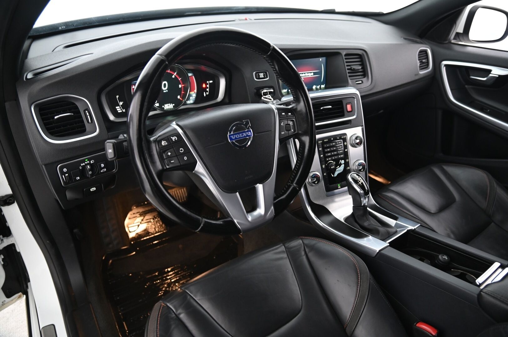 Volvo V60 2015 D4 Ocean Race Business aut *YritysOutlet - Myydään vain yrityksille*