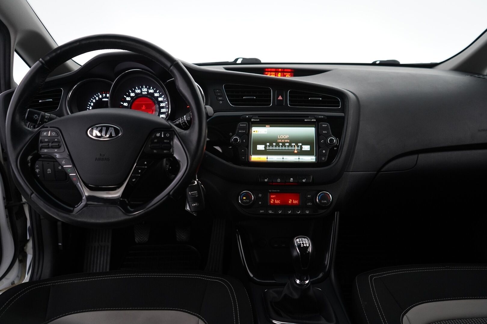 Kia cee'd 2015 1,6 ISG EX SW EcoDynamics *Ratinlämmitin / Kamera / Lohko / Cruise* - Suomi-auto / Kahdet hyvät renkaat / Viimeisin huolto 195tkm
