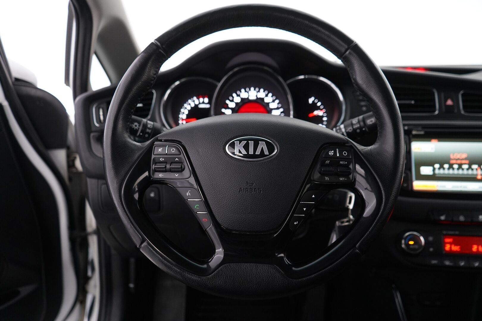 Kia cee'd 2015 1,6 ISG EX SW EcoDynamics *Ratinlämmitin / Kamera / Lohko / Cruise* - Suomi-auto / Kahdet hyvät renkaat / Viimeisin huolto 195tkm