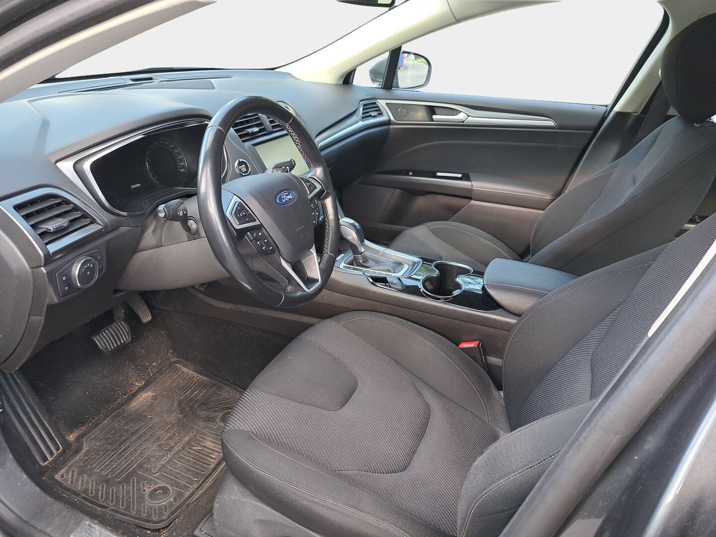 Ford Mondeo 2015 2,0 TDCi 150hv PowerShift Titanium Business Wagon *Webasto / 2-Om Suomiauto / P.Kamera / Navi / Koukku*