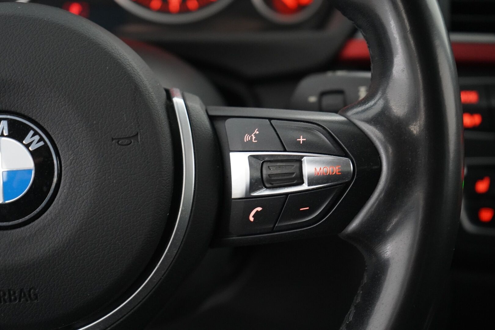 BMW 320 2015 F30 Sedan 320d TwinPower Turbo A xSport Edition * Koukku / Vakkari / Bluetooth / Penkinlämmittimet / Lohko * - Suomi-auto / Juuri katsastettu / Kahdet OEM vanteet / Viimeisin huolto 184tkm